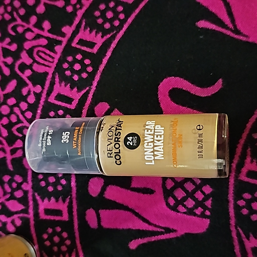 Revlon Colorstay 24-hour longewear